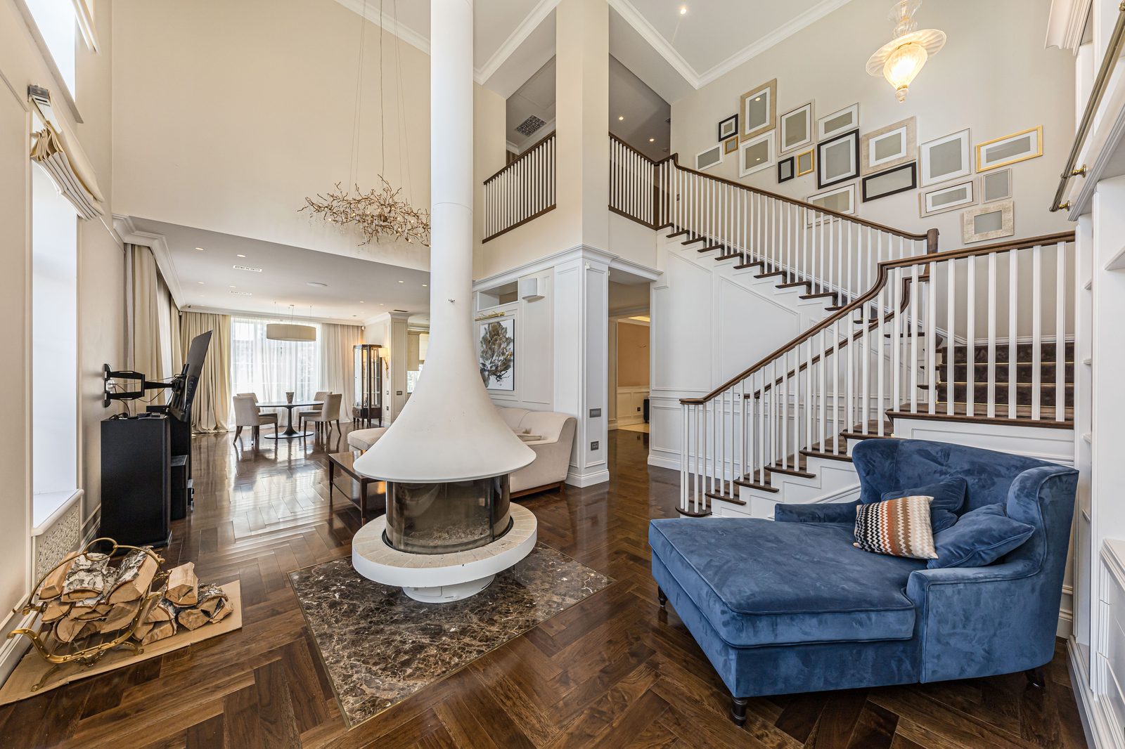 Гостиная со вторым светом